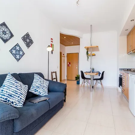 Behappy Top Floor Sunny Balcony With Relaxing Lounge *